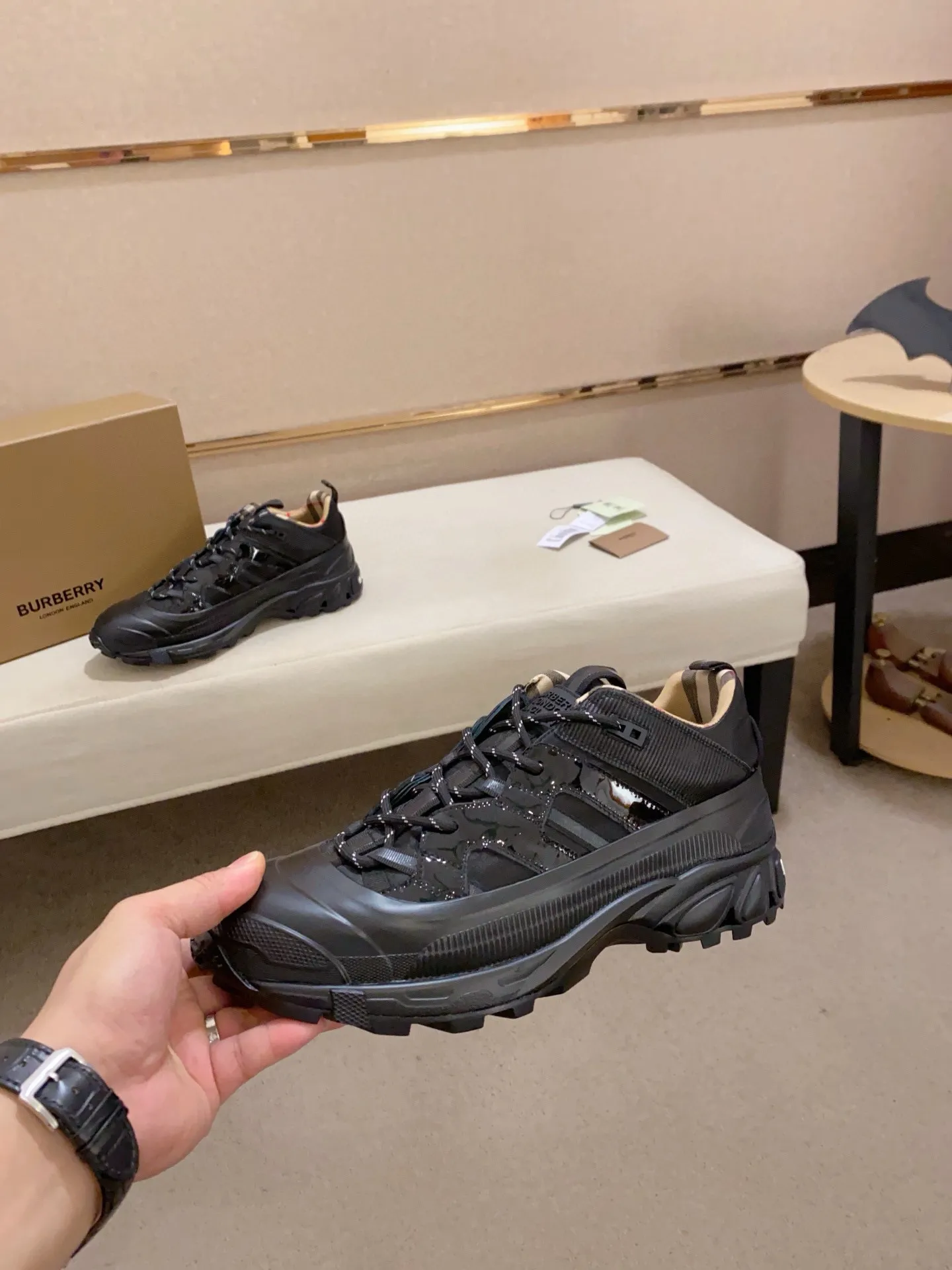 Men's shoes 💰: 640💰🇮🇹🇮🇹BURBERRY's top purchasing agents are available simultaneously at the counter. 🔍🔍Synchronized sales. Positive code number: 38-46. Italian imported cowhide, fully imported sheepskin lining, sole: original sole provided by the original factory, exclusive movable molded sole, super comfortable, original factory follow-up goods, 🔍🔍high quality, you can enter and exit the counter at will, welcome to compare